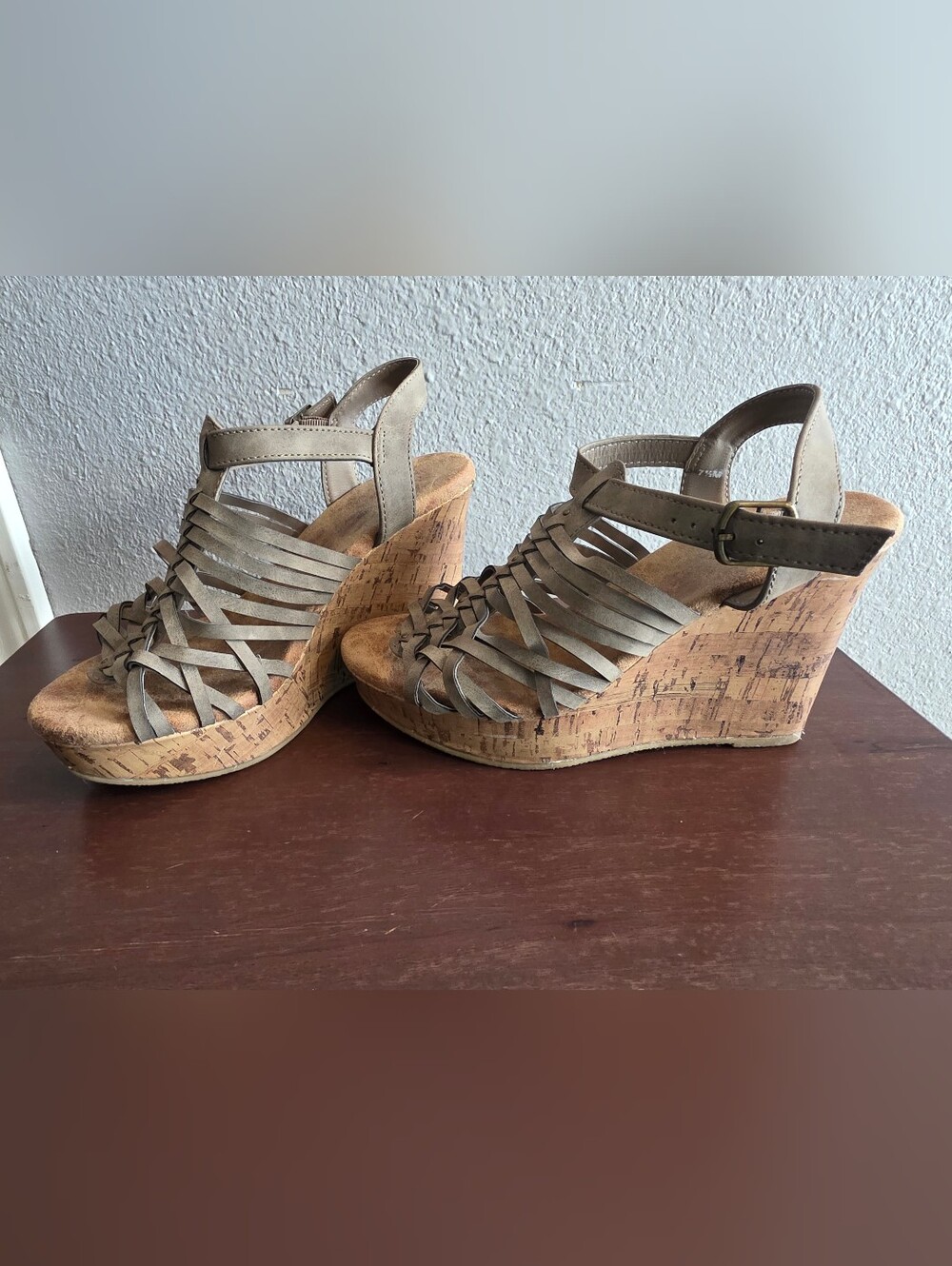 Maurices Strappy Cork Wedge Sandals in Taupe Sz 7.5m
